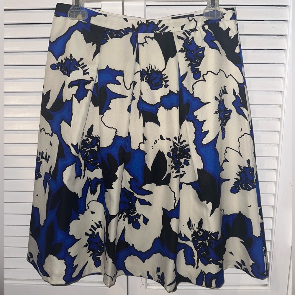 The Limited Floral Pleated Skirt - Cream Royal Blue Black -